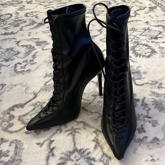 Shultz Lace Up Pointed Toe Stiletto Black Boots Napa Soft Stretch Size 7 - Picture 1 of 11